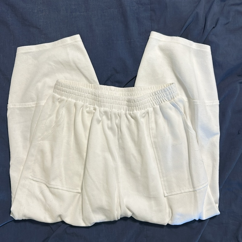 White Pants - Picture 3 of 4